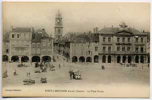 Pont--Mousson - Place Duroc, Rathaus und die Kirche Saint Laurent